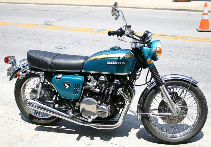 Tom's '70 CB750 Honda with Z1-900 Kawasaki Right Side